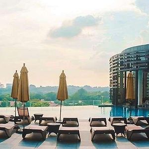 Momentus Hotel Alexandra